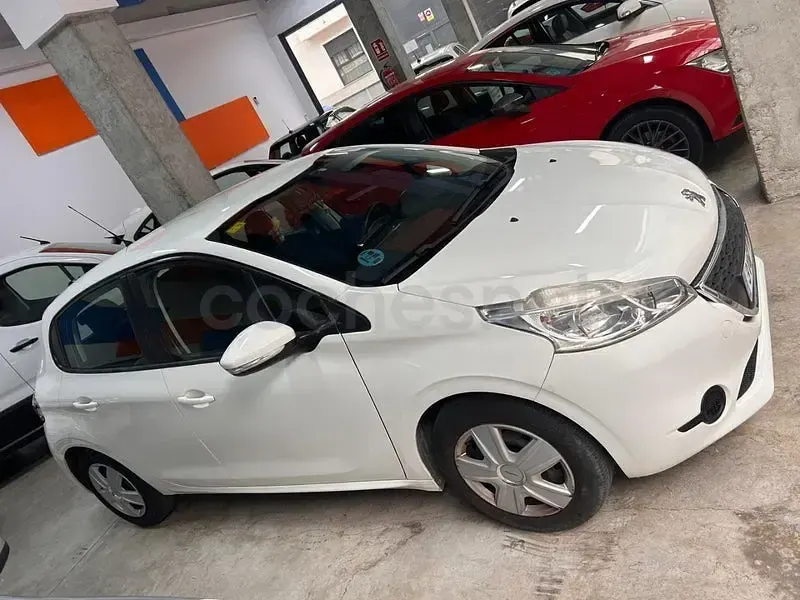 Usado Peugeot 208 Active 68 CV (50 kW) 2013 Blanco Utilitario