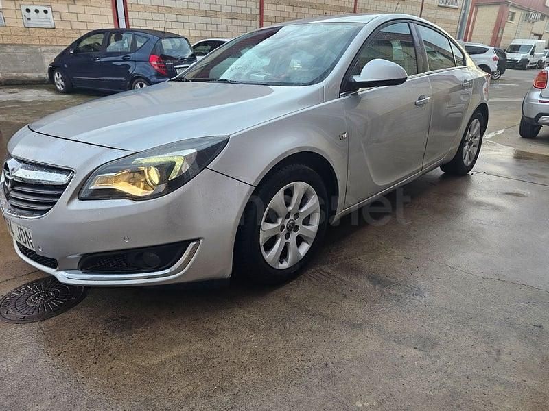 Usado Opel Insignia Selective 120 CV (88 kW) 2015 Gris / plata Berlina
