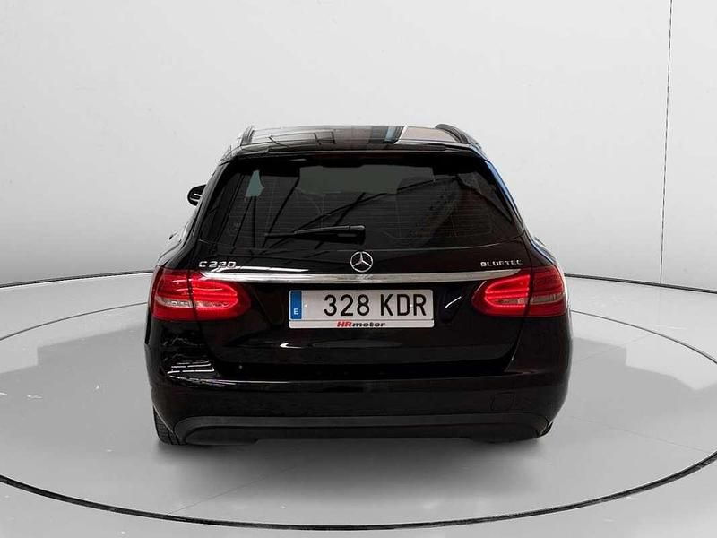 Usado Mercedes C220 170 CV (125 kW) 2014 Negro Familiar