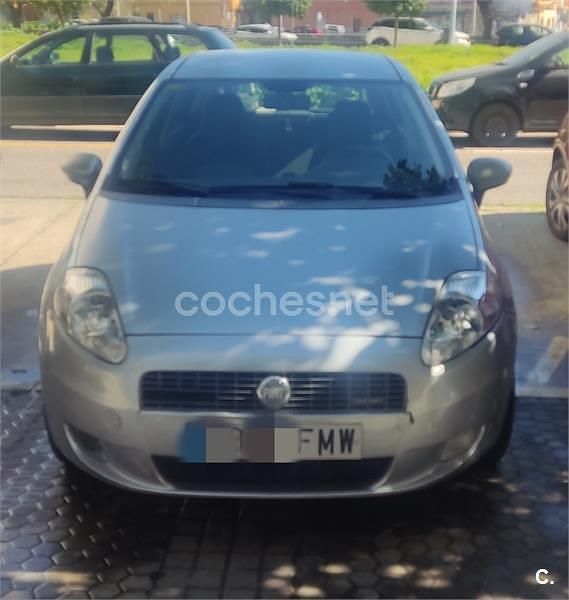 Usado Fiat Grande Punto Dynamic 75 CV (55 kW) 2007 Gris / plata Utilitario