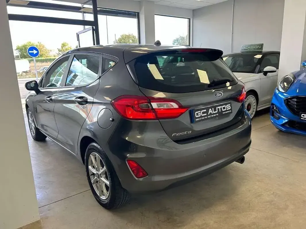 Usado Ford Fiesta Trend 86 CV (63 kW) 2019 Gris Utilitario