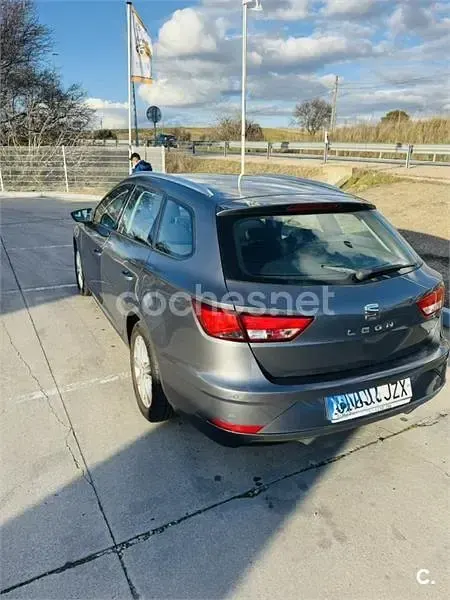 Usado Seat Leon ST CONNECT 110 CV (80 kW) 2017 Gris / plata Familiar
