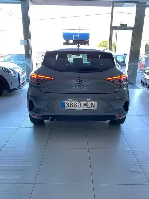 Usado Renault Clio V Evolution 101 CV (74 kW) 2023 Gris Utilitario