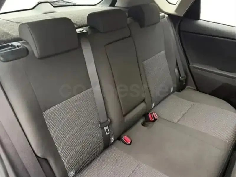 Usado Toyota Auris 132 CV (97 kW) 2014 Azul Berlina