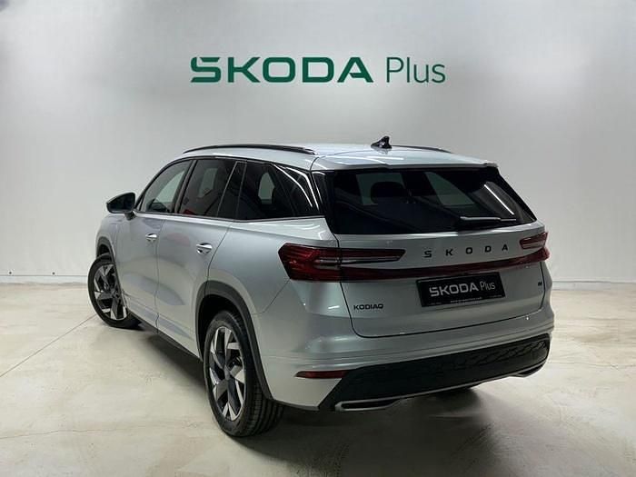 Usado Skoda Kodiaq SportLine 204 CV (150 kW) 2025 Gris plata SUV