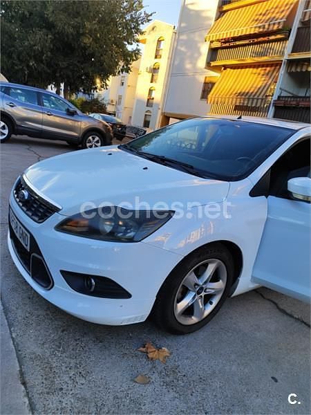 Blanco Usado 2009 Ford Focus Trend Berlina | 3000 € (Precio justo) - Imagen 1/4
