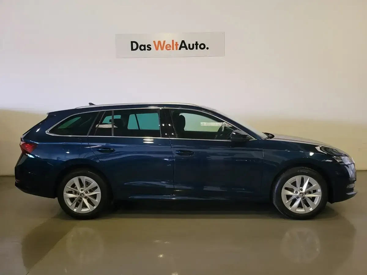Usado Skoda Octavia Ambition 110 CV (80 kW) 2022 Azul