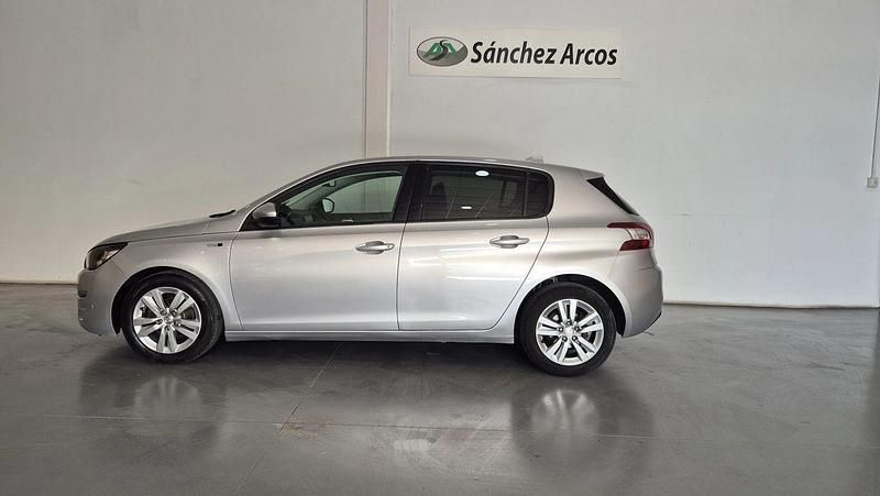 Usado Peugeot 308 Style 100 CV (73 kW) 2016 Gris / plata Berlina