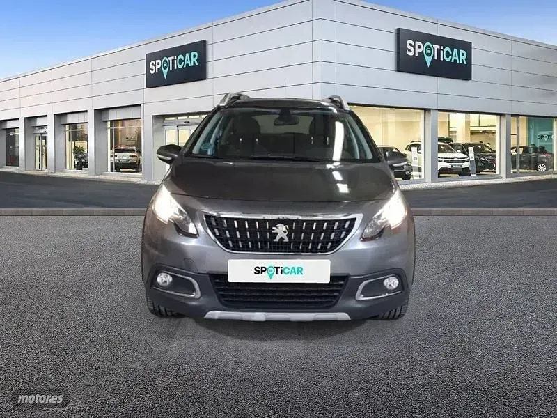 Usado Peugeot 2008 Allure 100 CV (73 kW) 2019 Gris SUV