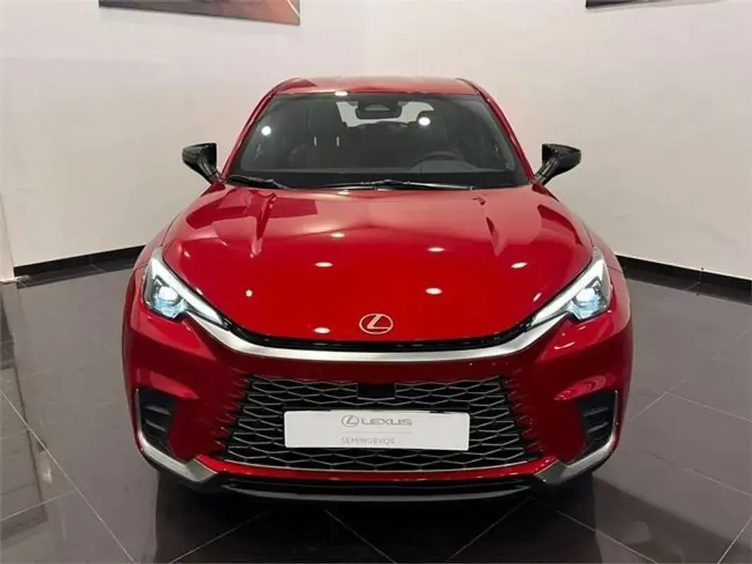 Usado Lexus LBX 136 CV (100 kW) 2026 Rojo SUV