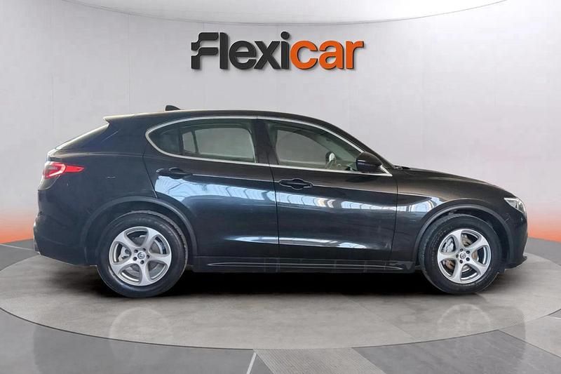 Usado Alfa Romeo Stelvio 180 CV (132 kW) 2017 Negro SUV