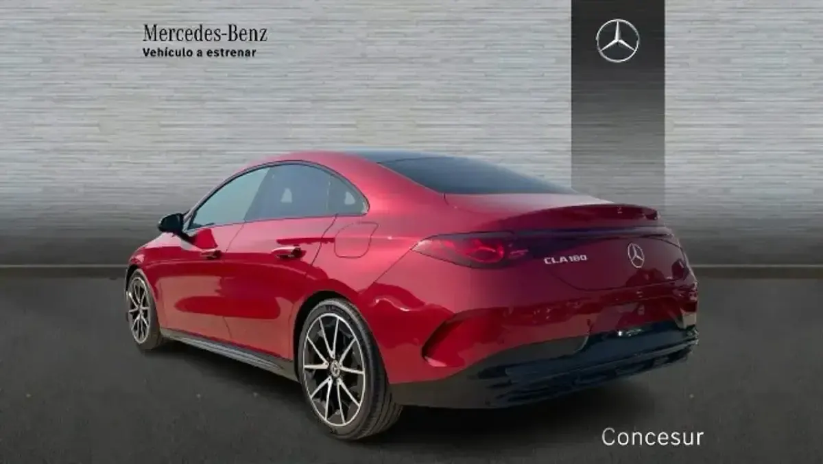 Nuevo Mercedes CLA180 136 CV (100 kW) 2026 Rojo Berlina