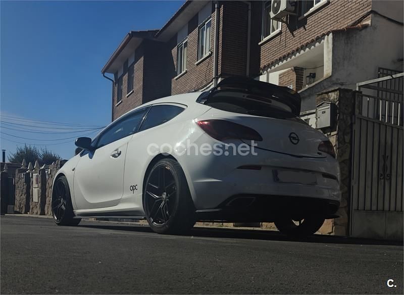 Usado Opel Astra GTC OPC 280 CV (205 kW) 2014 Blanco Berlina
