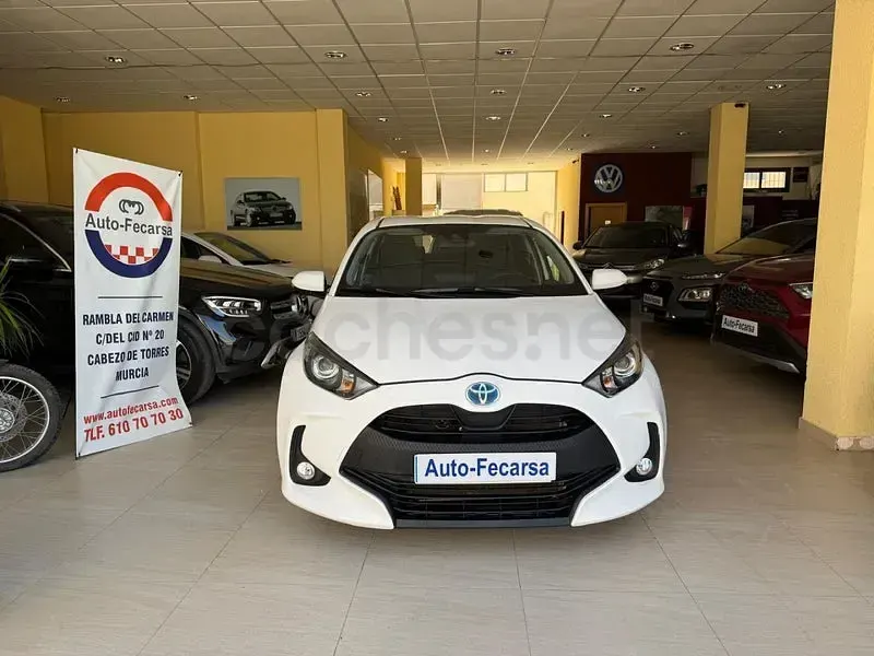 Usado Toyota Yaris Hybrid Business Edition 116 CV (85 kW) 2023 Blanco Berlina