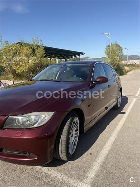 Begagnad BMW 320 163 HK (119 kW) 2008 Röd Sedan