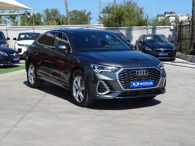 Usado Audi Q3 Sportback S-Line 150 CV (110 kW) 2024 Gris / plata SUV