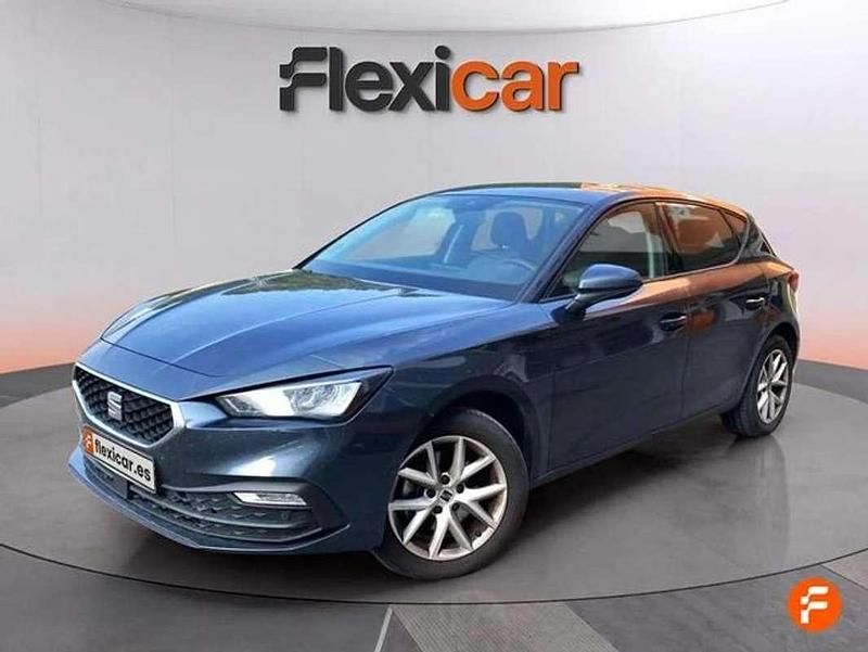 Usado Seat Leon Style 110 CV (80 kW) 2022 Azul Utilitario
