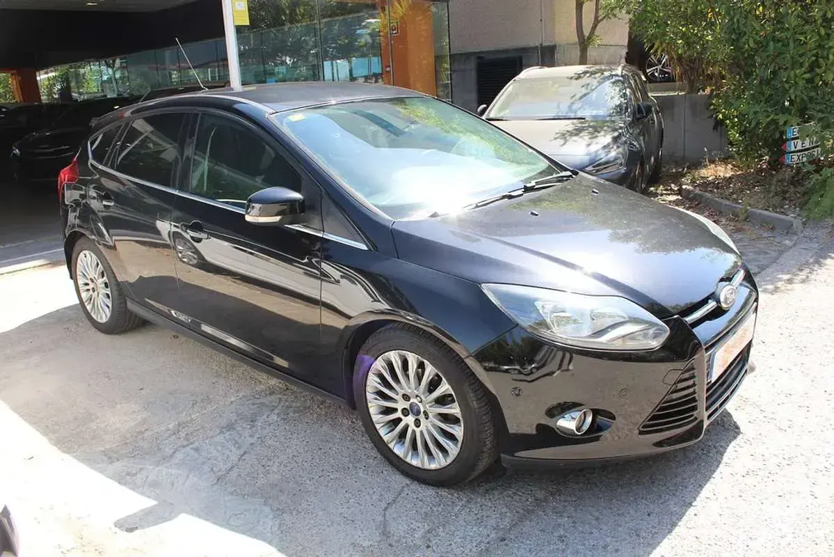 Usado Ford Focus Trend 115 CV (84 kW) 2011 Negro Utilitario