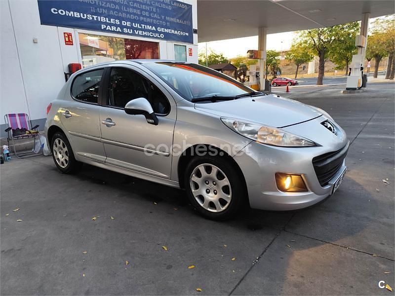 Gris / plata Usado 2011 Peugeot 207 Active Familiar | 5500 € (Precio justo) - Imagen 1/4