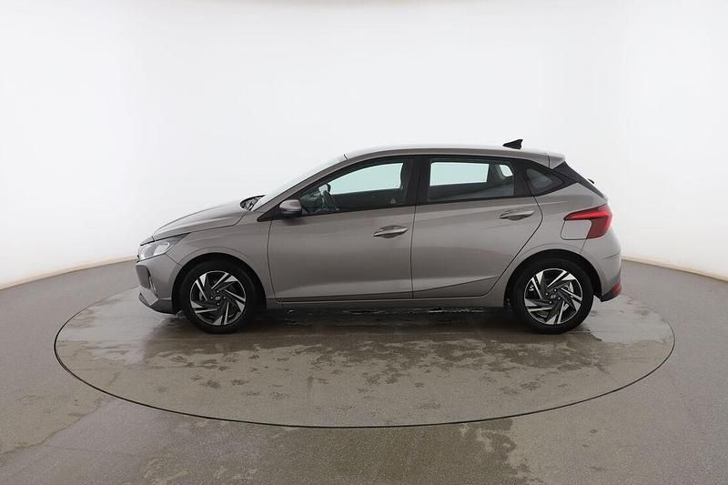 Usado Hyundai i20 101 CV (74 kW) 2022 Gris Utilitario