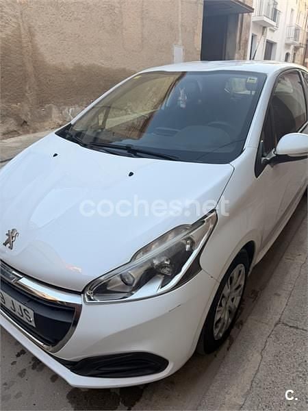 Usado Peugeot 208 Active 75 CV (55 kW) 2015 Blanco Utilitario
