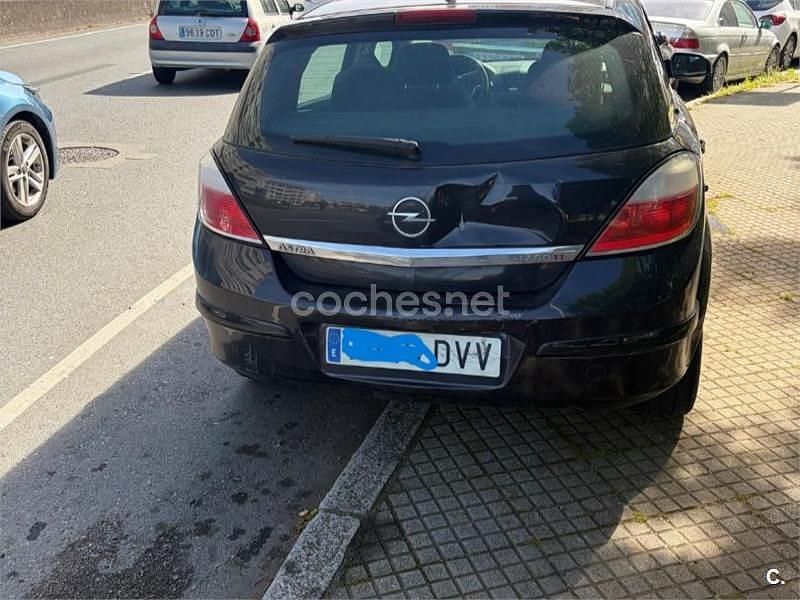 Usado Opel Astra Enjoy 100 CV (73 kW) 2006 Negro Berlina