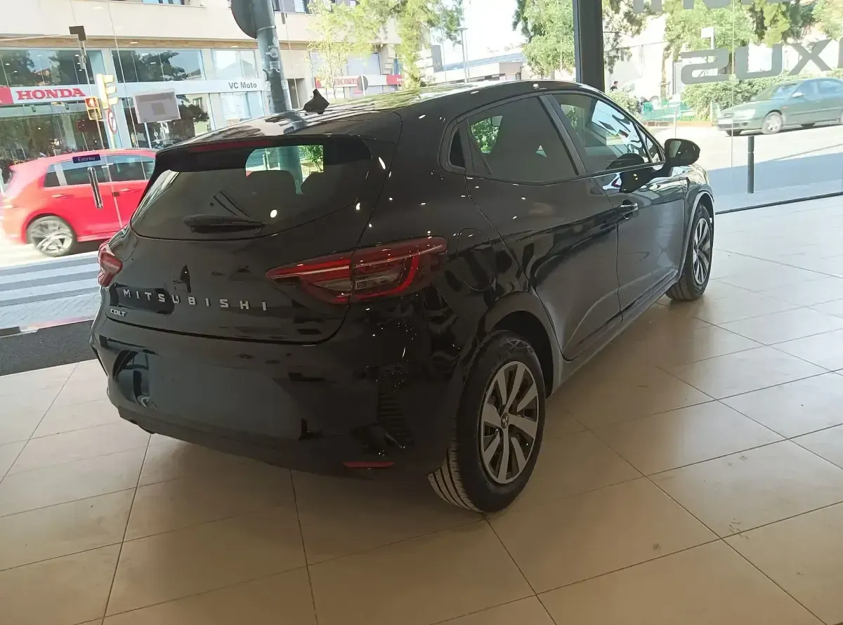 Nuevo Mitsubishi Colt Motion 100 CV (73 kW) 2025 Negro Berlina