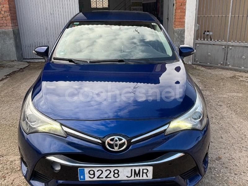 Usado Toyota Avensis Advance 143 CV (105 kW) 2016 Azul Berlina