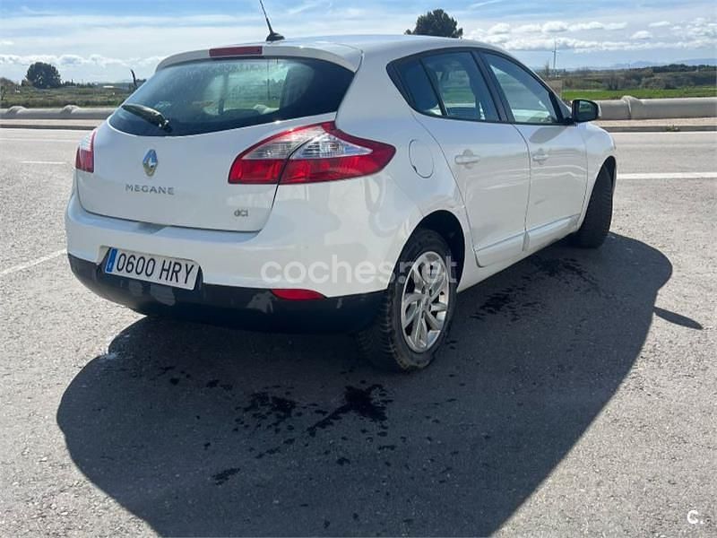 Usado Renault Mégane Dynamique 130 CV (95 kW) 2013 Blanco Berlina