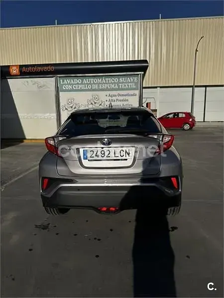 Begagnad Toyota C-HR Advance 122 HK (89 kW) 2019 Beige SUV