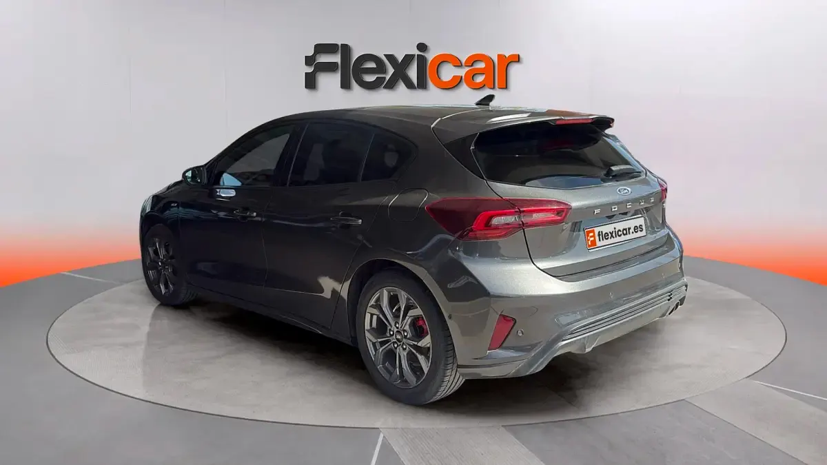 Usado Ford Focus ST-Line 125 CV (91 kW) 2022 Gris Berlina
