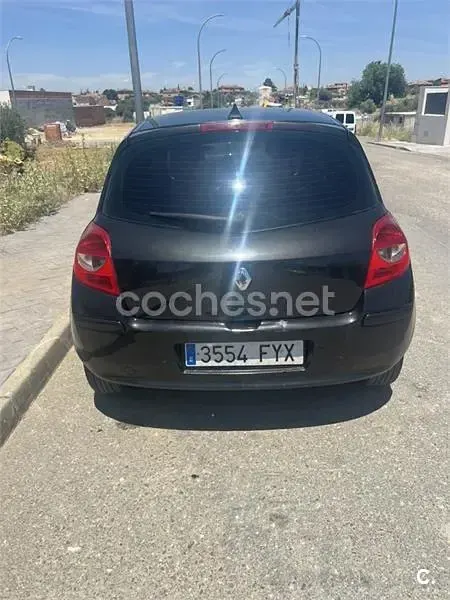 Usado Renault Clio II Authentique 70 CV (51 kW) 2007 Negro Berlina