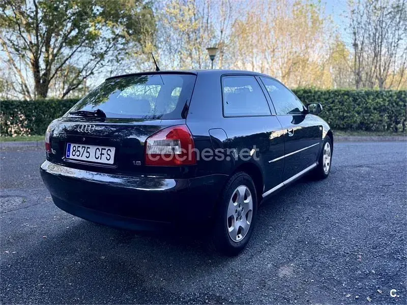 Käytetty Audi A3 Ambition 125 HP (91 kW) 2003 Musta Viistoperä