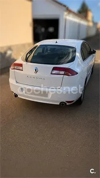 Usado Renault Laguna III Dynamique 130 CV (95 kW) 2015 Blanco Berlina
