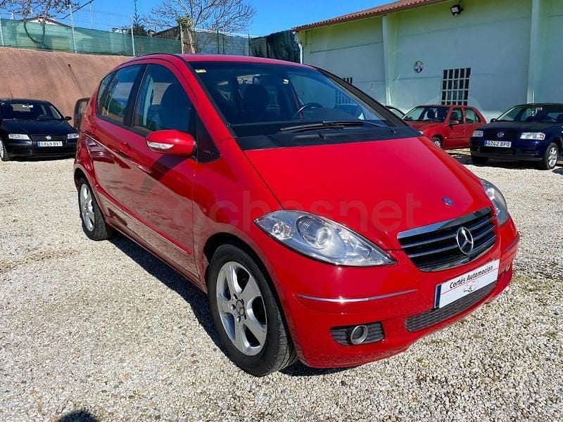 Usado Mercedes A160 Avantgarde 82 CV (60 kW) 2005 Rojo Monovolumen