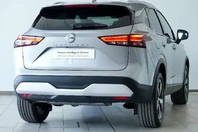 Usado Nissan Qashqai N-Connecta 140 CV (102 kW) 2023 Plateado SUV