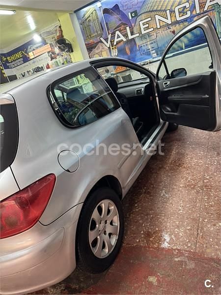 Usado Peugeot 307 110 CV (80 kW) 2002 Gris / plata Berlina
