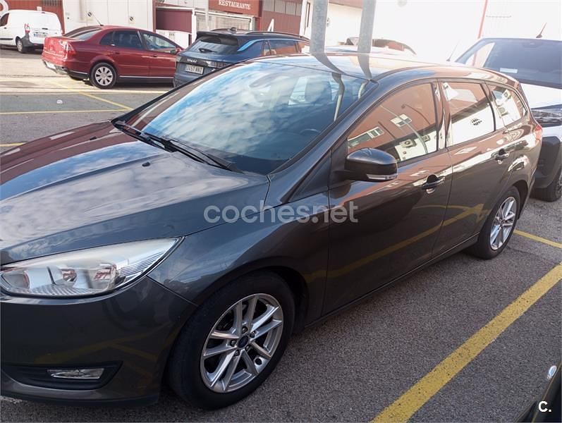 Usado Ford Focus Business Edition 125 CV (91 kW) 2017 Gris / plata Familiar