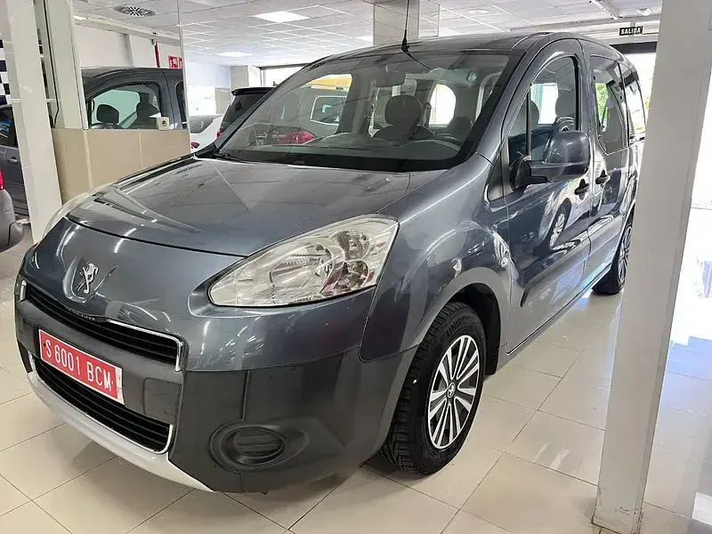 Usado Peugeot Partner Tepee Active 92 CV (67 kW) 2012 Azul Monovolumen