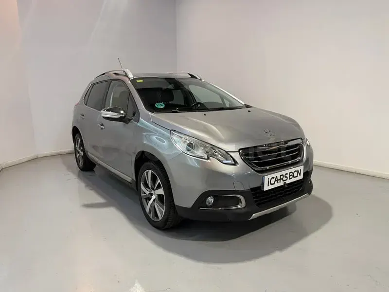 Usado Peugeot 2008 Allure 100 CV (73 kW) 2015 Gris / plata SUV