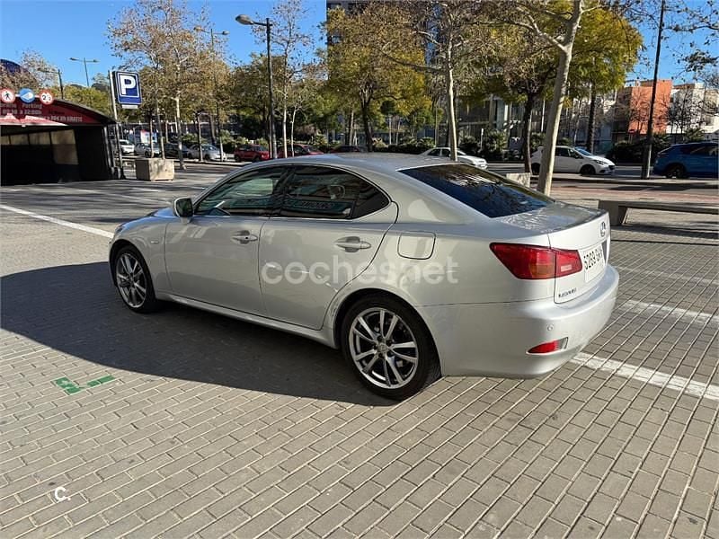 Usado Lexus IS220d 177 CV (130 kW) 2009 Gris / plata Berlina