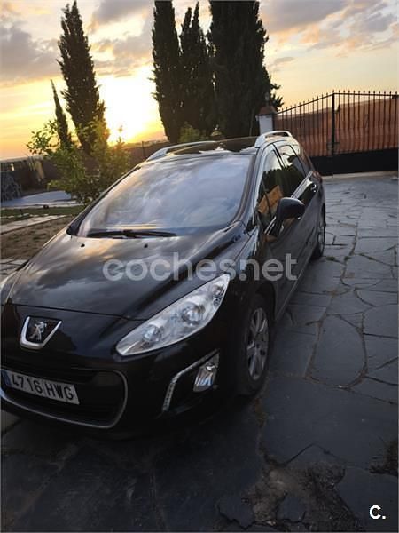 Usado Peugeot 308 SW Access 92 CV (67 kW) 2013 Negro Familiar