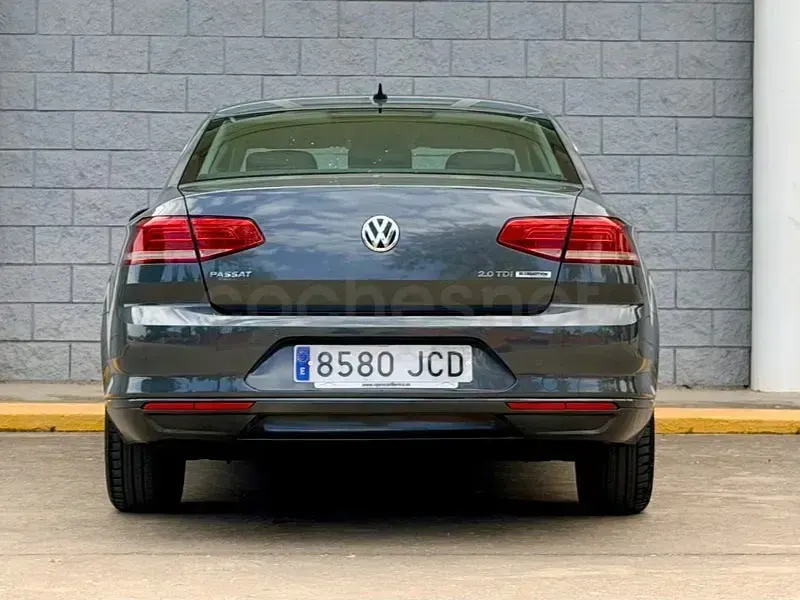 Usado VW Passat Sportline 150 CV (110 kW) 2015 Gris / plata Berlina