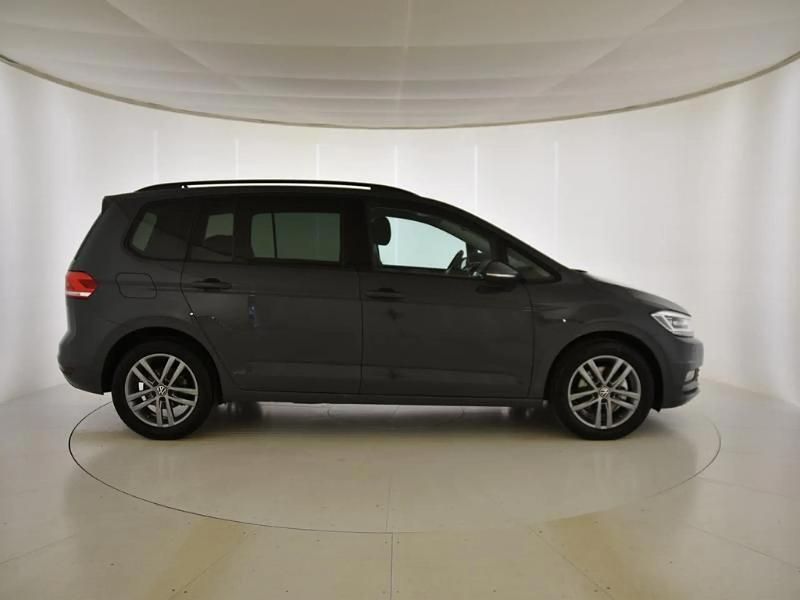 Usado VW Touran 150 CV (110 kW) 2025 Gris/plata Monovolumen