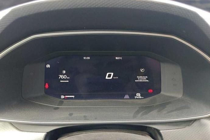 Usado Seat Leon Style 116 CV (85 kW) 2021 Blanco Familiar