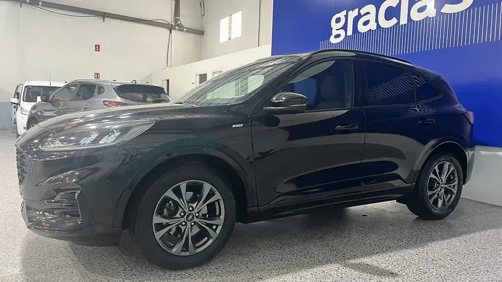 Usado Ford Kuga ST-Line 150 CV (110 kW) 2022 Negro agate (metalizado) SUV