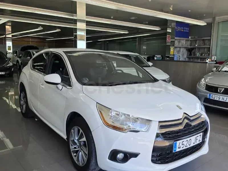 Usado DS Automobiles DS4 Design 120 CV (88 kW) 2015 Blanco Berlina