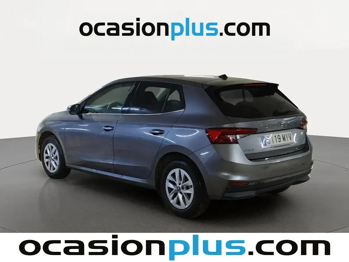 Usado Skoda Fabia Selection 95 CV (69 kW) 2025 Gris Berlina