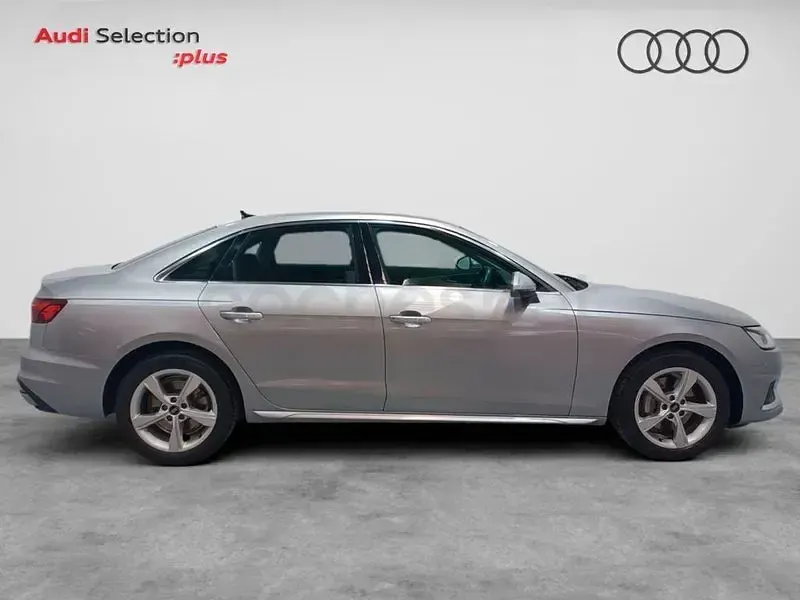 Usado Audi A4 Advanced Plus 204 CV (150 kW) 2023 Gris / plata Berlina