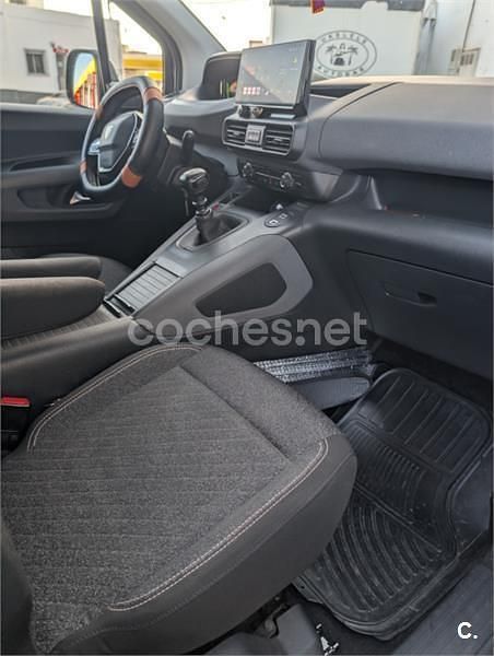 Usado Peugeot Rifter Allure 100 CV (73 kW) 2024 Verde Monovolumen